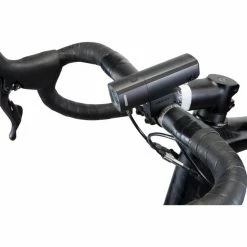 VTT marches -VTT marches eclairage velo avant giant recon hl 700 lumens action 1